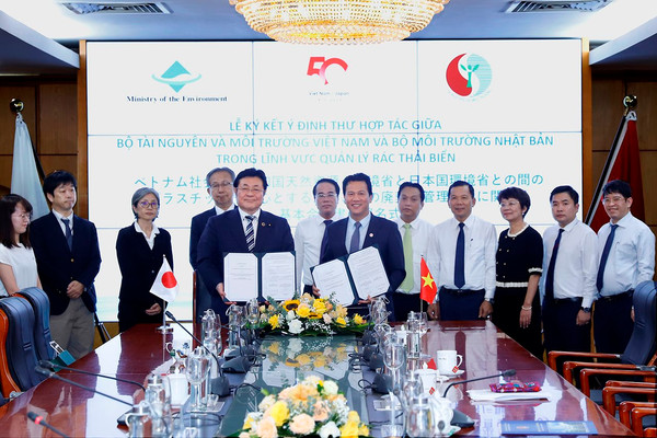 Bộ TN&MT Việt Nam và Bộ Môi trường Nhật Bản ký kết Ý định thư hợp tác quản lý rác thải biển