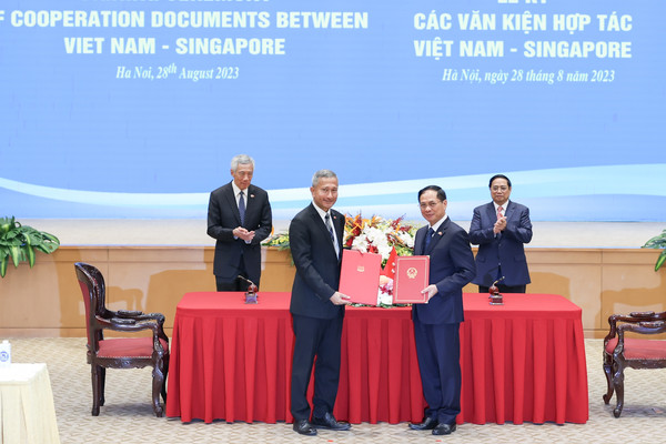Việt Nam và Singapore ký kết 7 văn kiện hợp tác quan trọng