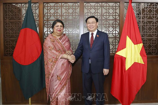 Chủ tịch Quốc hội Vương Đình Huệ hội đàm với Chủ tịch Quốc hội Bangladesh