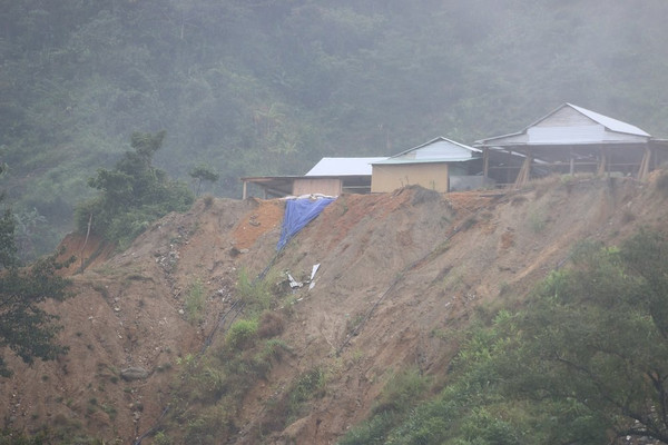 Quảng Nam: Thấp thỏm nỗi lo sạt lở núi