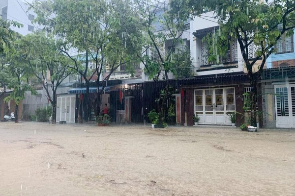Thừa Thiên – Huế: Mưa xối xả, nhiều tuyến đường ngập cục bộ
