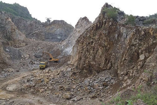 Nghệ An: Lấn chiếm đất, chủ mỏ đá bị xử phạt 330 triệu đồng