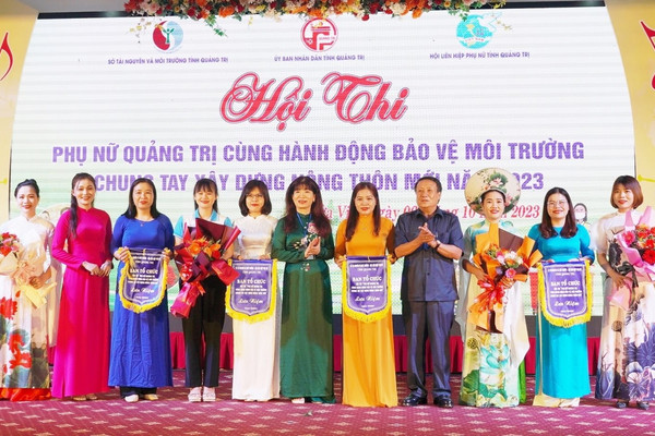 Phụ nữ Quảng Trị đồng hành bảo vệ môi trường, chung tay xây dựng nông thôn mới