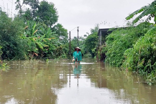 Thừa Thiên – Huế: Mưa lớn, nhiều tuyến đường ngập lụt
