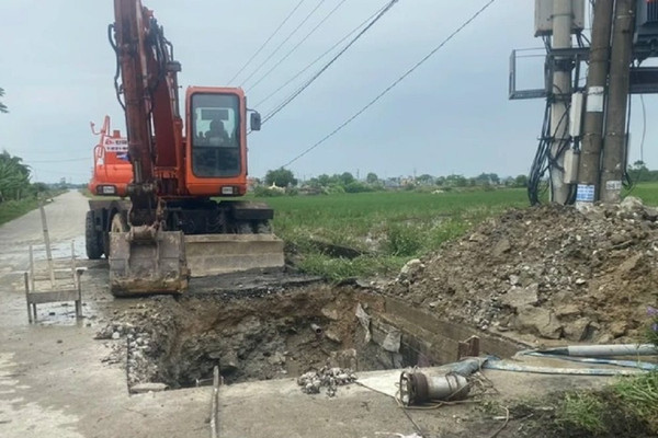 Nghệ An: Đang khắc phục sự cố vỡ ống dẫn nước thải tại TP Vinh