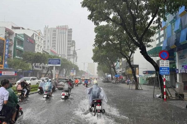 Mưa lớn kéo dài, Đà Nẵng chủ động ứng phó ngập úng và sạt lở đất