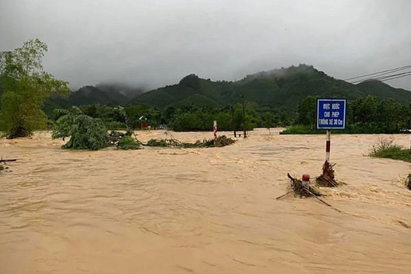 Thời tiết ngày 15/10: Các tỉnh miền Trung tiếp tục có mưa rất to