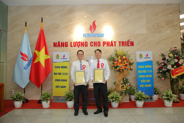 Công ty Dịch vụ Khí và Công ty Vận chuyển Khí Đông Nam Bộ được khen thưởng tại lễ tôn vinh “1 triệu sáng kiến”