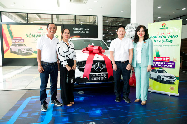 Phân Bón Cà Mau trao Mercedes Benz GLC 200 cho khách hàng may mắn trúng thưởng chương trình "Đón Mùa Vàng – Rước xe sang"