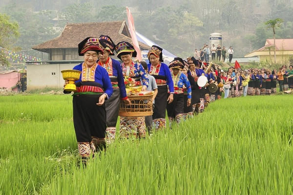 Lễ “Bun huột nặm” của người Lào ở Điện Biên
