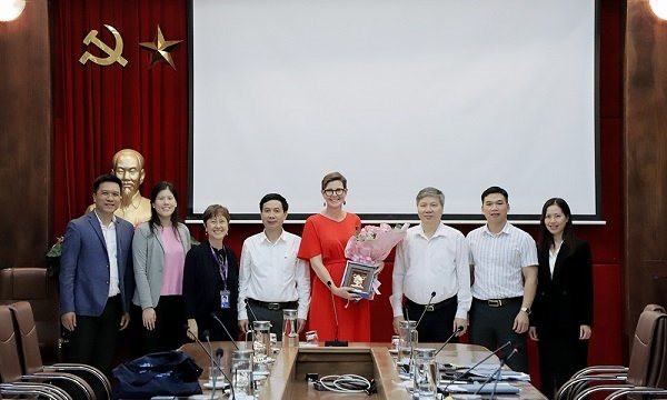 BHXH Việt Nam và Tổ chức Y tế thế giới (WHO) t ăng cường hợp tác trong lĩnh vực BHYT