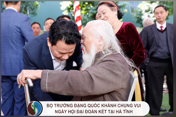 Bộ trưởng Đặng Quốc Khánh chung vui Ngày hội Đại đoàn kết tại Hà Tĩnh