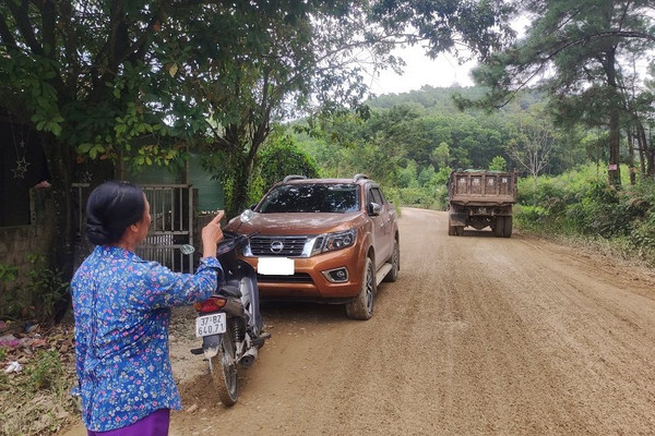 Nghệ An: Người dân bất an vì xe chở đất từ 2 mỏ khoáng sản ở Quỳnh Lưu