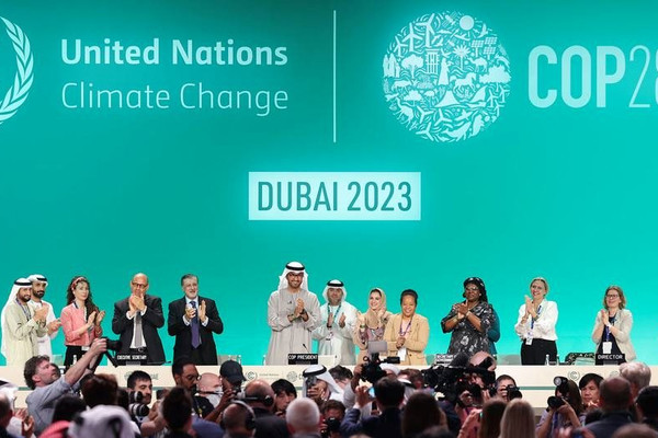 Những cam kết lớn tại COP28: Giải quyết các tác động của biến đổi khí hậu