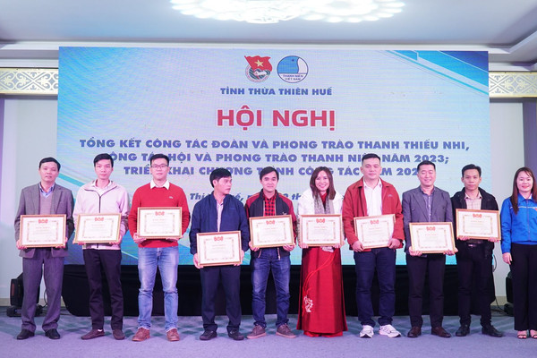 Phóng viên Báo TN&MT được Tỉnh đoàn Thừa Thiên – Huế và Ban Tuyên giáo Tỉnh ủy khen thưởng
