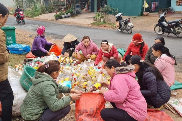 Hội phụ nữ tỉnh Điện Biên tích cực phân loại, giảm xả rác thải nhựa