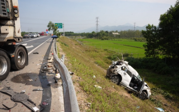 Thủ tướng chỉ đạo khẩn trương làm rõ nguyên nhân tai nạn giao thông trên cao tốc Cam Lộ - La Sơn