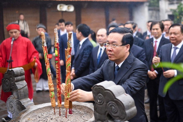 Chủ tịch nước Võ Văn Thưởng dâng hương tưởng niệm Đức Vua An Dương Vương tại di tích Cổ Loa