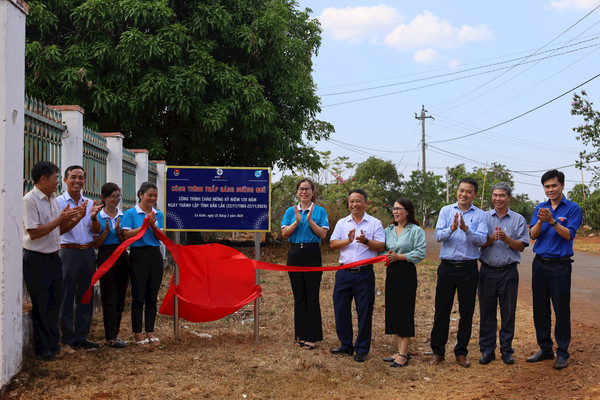 PC Đắk Lắk: Bàn giao công trình “Thắp sáng đường quê” tại huyện Cư M’gar