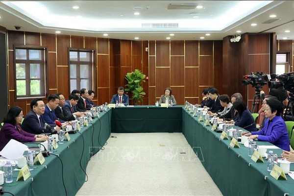 Chủ tịch Quốc hội Vương Đình Huệ thăm Trung tâm lập pháp Hồng Kiều, Thượng Hải