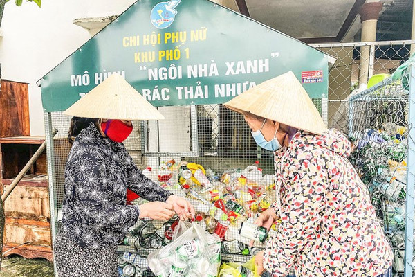 Quảng Trị: Phụ nữ chung tay giảm thiểu rác thải nhựa, gây quỹ tình thương