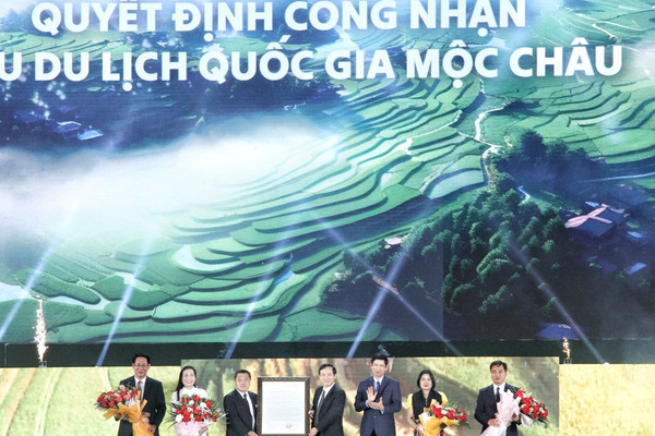 Sơn La công bố quyết định công nhận Khu du lịch quốc gia Mộc Châu