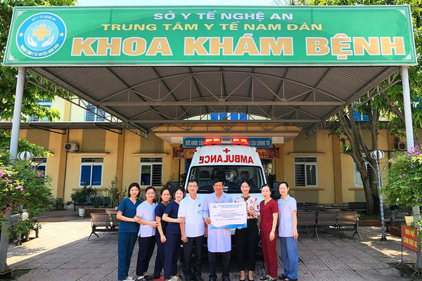 PV GAS trao tặng xe cứu thương cho Trung tâm Y tế huyện Nam Đàn, tỉnh Nghệ An