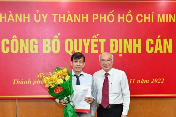 Phó Tổng Biên tập Nguyễn Khắc Văn phụ trách, điều hành Báo Sài Gòn Giải Phóng
