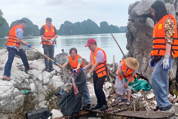 Cùng chung tay bảo vệ môi trường vịnh Hạ Long