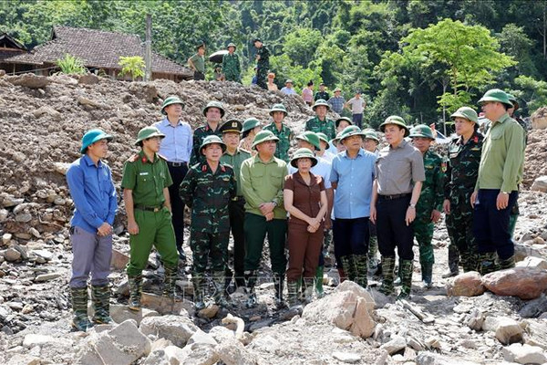 Phó Thủ tướng Trần Lưu Quang kiểm tra khắc phục hậu quả lũ quét tại xã Mường Pồn