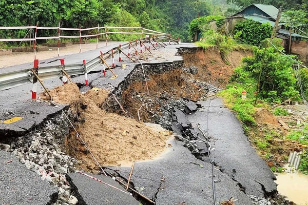 Nhiều tuyến quốc lộ các huyện miền núi Thanh Hóa bị sạt lở