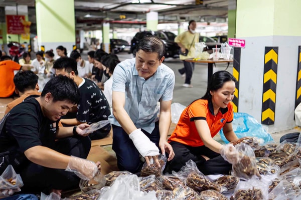 Cá khô, ruốc thịt, muối đậu... gửi ra miền Bắc yêu thương