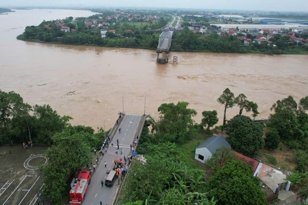 Thủ tướng Chính phủ: Khẩn trương nghiên cứu đầu tư xây dựng cầu Phong Châu mới