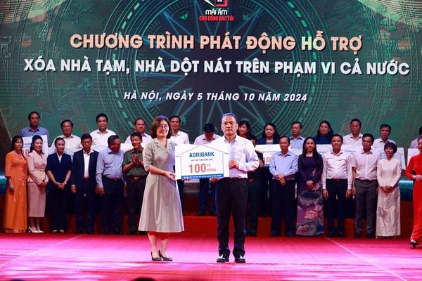 Agribank ủng hộ 100 tỷ đồng hưởng ứng đợt thi đua cao điểm hoàn thành xóa nhà tạm, nhà dột nát trên cả nước