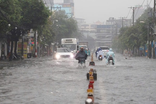 Dự báo thời tiết ngày 9/10: Trung Bộ, Nam Bộ mưa lớn, cần đề phòng nguy cơ sạt lở, ngập úng cục bộ