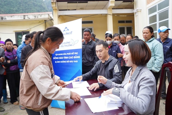 CBCNV Tập đoàn Hòa Phát trao trực tiếp 1.194 suất quà tới đồng bào tỉnh Cao Bằng