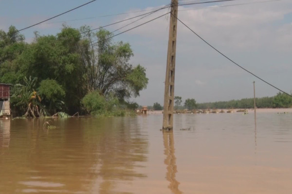 Quảng Nam: Thủy điện xả lũ khiến nhiều khu vực bị ngập sâu, chia cắt