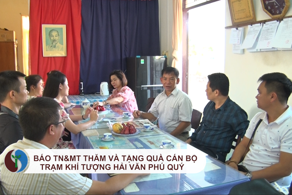 Báo TN&MT thăm và tặng quà Trạm Khí tượng hải văn Phú Quý