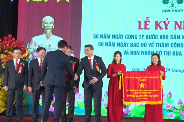 Supe Lâm Thao: Kỷ niệm 60 năm ngày công ty bước vào sản xuất và đón nhận Cờ thi đua của Chính phủ