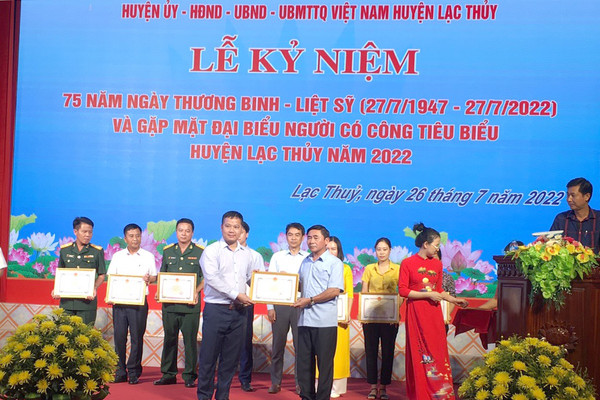 UBND huyện Lạc Thủy tổ chức lễ kỷ niệm 75 năm ngày Thương binh - Liệt sỹ 