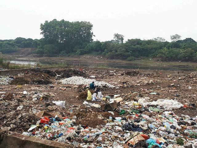 Huyện Hoài Đức phản hồi vụ bãi rác giữa lòng sông