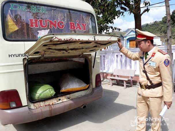 Liên tiếp bắt hàng tạ nội tạng thối đang tuồn đi tiêu thụ dịp Tết