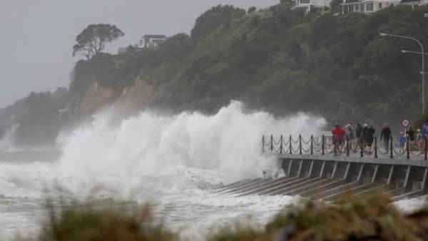 New Zealand: Hàng trăm du khách bị mắc kẹt do bão lớn