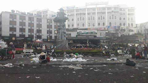 Nhiều du khách vô tư xả rác ở thành phố ngàn hoa Đà Lạt