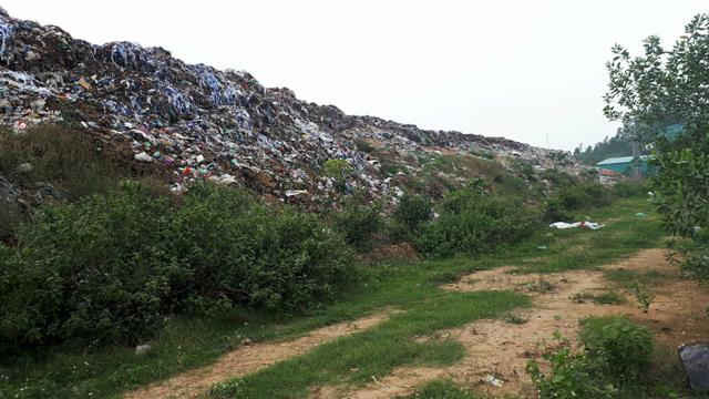 Cuộc sống khổ sở của người dân sống cạnh “bom” rác giữa lòng thành phố Vĩnh Yên