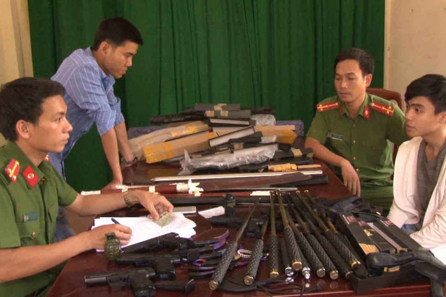 Bắt 9x đặt mua nhiều vũ khí ngoài Hà Nội vào Huế tiêu thụ