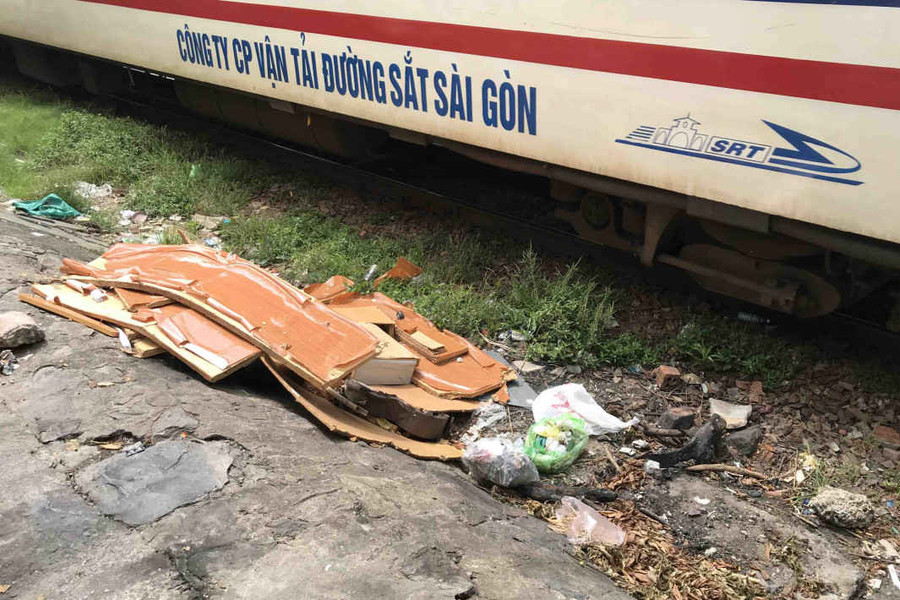 Đà Nẵng: Nhếch nhác, bẩn thỉu đoạn đường sắt qua quận Thanh Khê