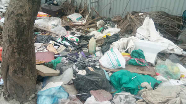 Hà Nội: Ngõ 196 đường Hồ Tùng Mậu tràn ngập rác thải, chính quyền ở đâu?