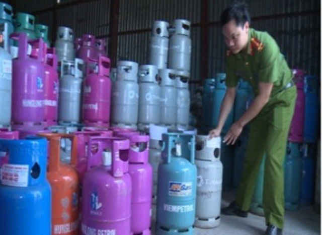 Thái Bình: Cơ sở sang chiết gas không phép làm giả các thương hiệu gas nổi tiếng