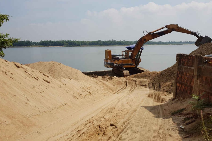 Duy Xuyên (Quảng Nam): Các bãi tập kết cát hết phép vẫn ngang nhiên hoạt động